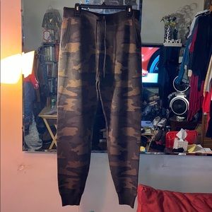 New York and Company camo sweater joggers